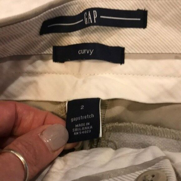 Gap Curvy Gapstretch Khaki Tan Capris Size 2 Excellent Condition Closet Classic! - Picture 7 of 13